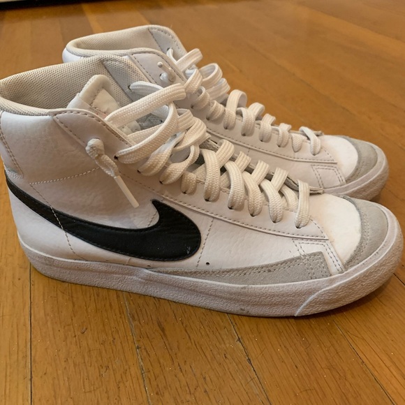 Nike blazer mid 77 - youth size 5 - Picture 2 of 4